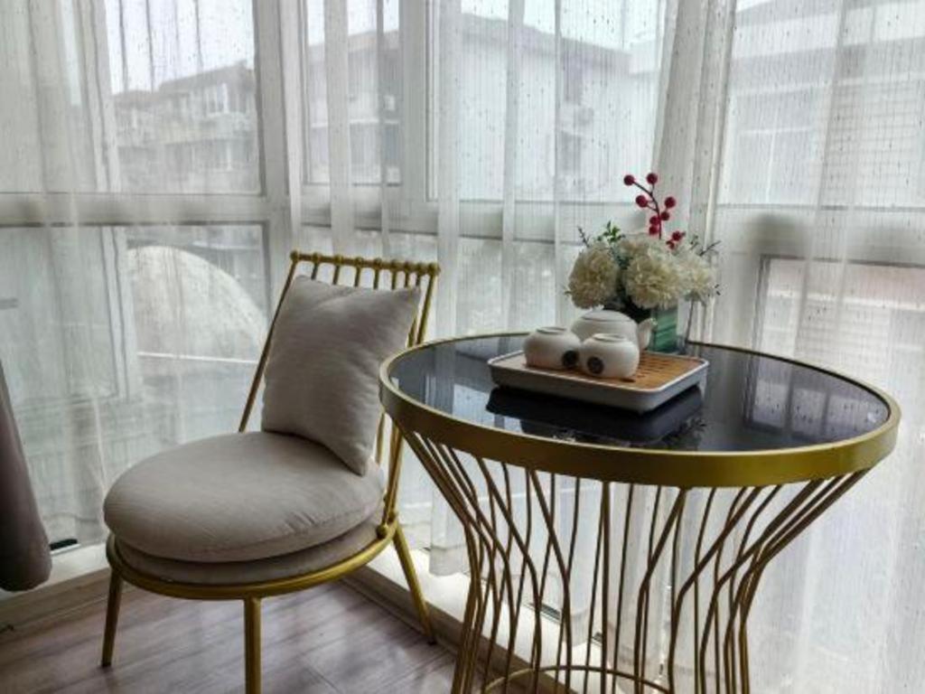 Hotel Shell Baoshan District Songbin Road Subway Station 2*