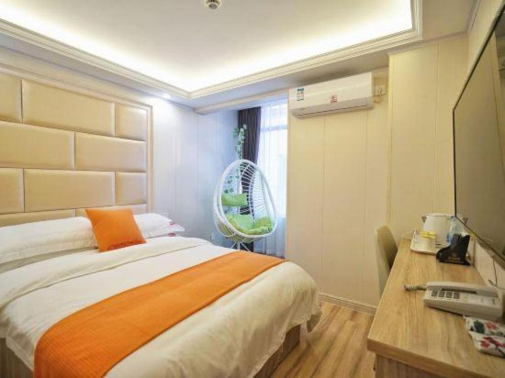 Shell Baoshan District Songbin Road Subway Station Hotel Shanghai