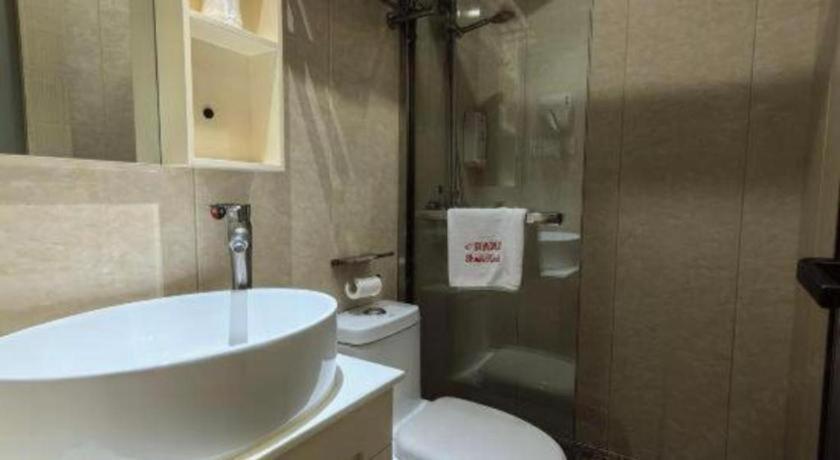 Hotel Shell Baoshan District Songbin Road Subway Station Shanghai